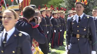 SM el Rey preside la jura de bandera de nuevos guardias reales [upl. by Waters487]