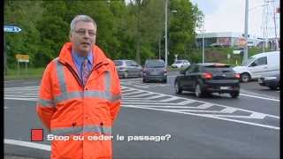 Stop ou céder le passage Contacts 01062013 [upl. by Moffit1]